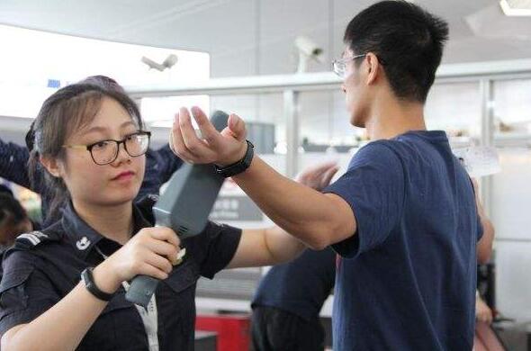 堅守空防安全，安檢門通道工作忙！