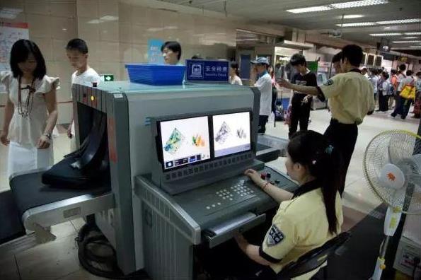 上海地鐵安檢機檢測為什么這么嚴？.jpg