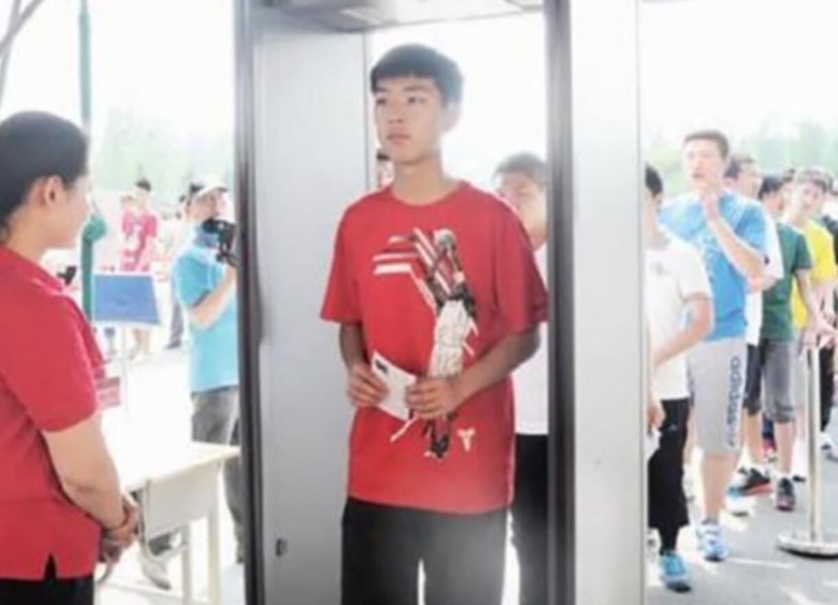 維和時代金屬探測安檢門為汕尾華僑管理區中心小學安保工作保安全.jpg 維和時代金屬探測安檢門為汕尾華僑管理區中心小學安保工作保安全.jpg