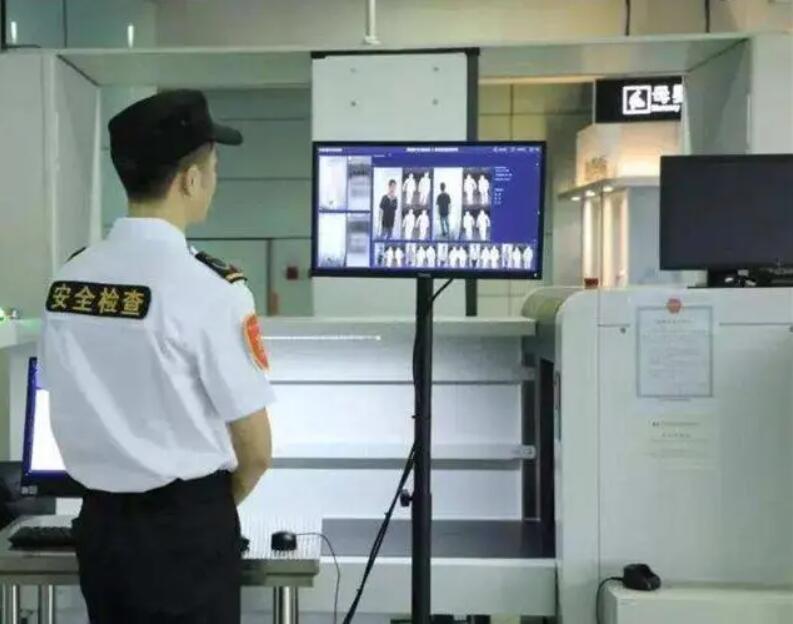 女性進入安檢門通道時，安檢員會感到尷尬嗎？過安檢的注意事項-3.jpg