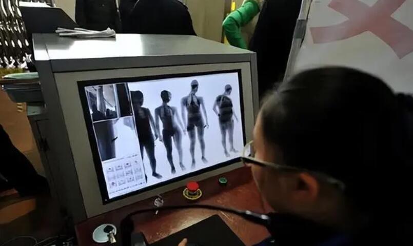 機(jī)場(chǎng)安檢門通道中害怕泄露隱私嗎?不用擔(dān)心-4.jpg 機(jī)場(chǎng)安檢門通道中害怕泄露隱私嗎?不用擔(dān)心-4.jpg