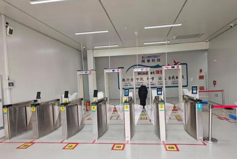 每天過安檢門有輻射嗎.jpg 每天過安檢門有輻射嗎.jpg